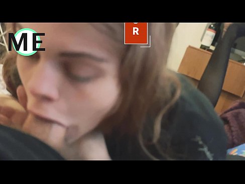 ❤️ Πούτσος στο λαιμό της, σκισμένο καλσόν και σκισμένα τακούνια ❌ Πόρνο